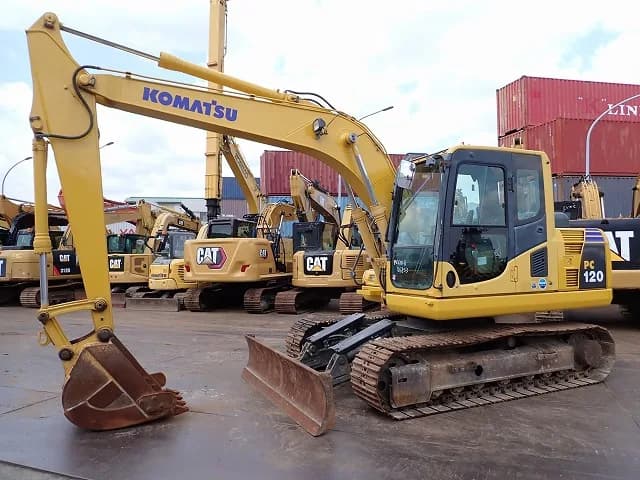 KOMATSU PC120-8